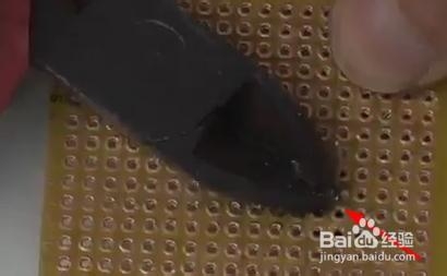 如何使用电烙铁进行锡焊